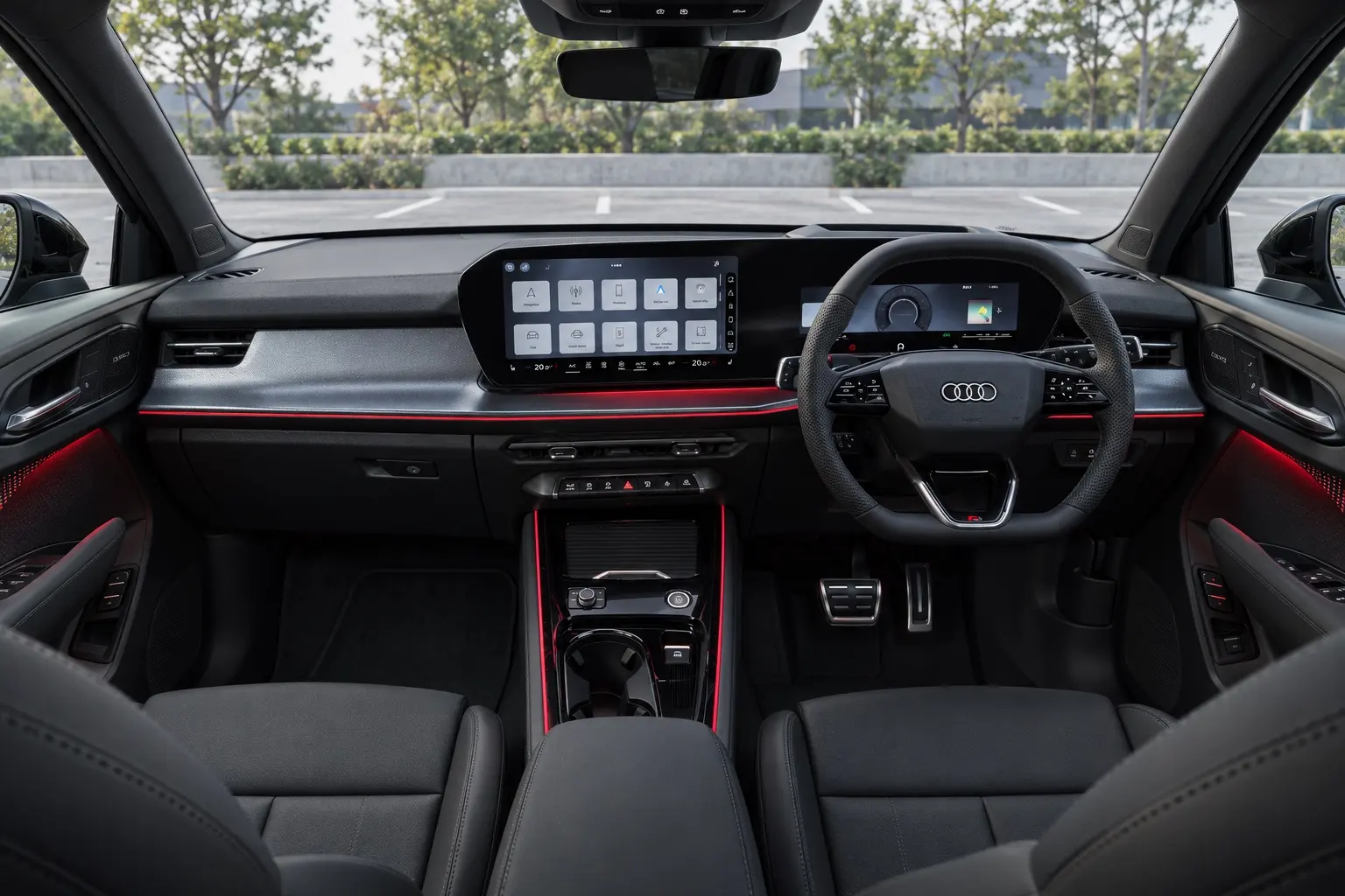新型アウディ Q3のコックピットの実車イラスト。曲面ガラスでつながった横長のメーターと中央の画面、細いダブルスポークのハンドル、ハンドル右奥の短いシフトレバー、赤いアンビエントライトのライン。日本仕様の右ハンドル