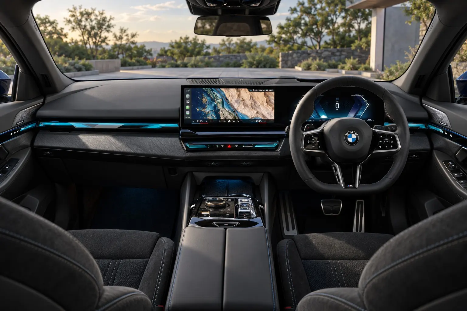 BMW 5シリーズ（G60型）の運転席まわりの実車イラスト。日本仕様の右ハンドル。大きな曲面ディスプレイ、ダッシュボードを横切る光るインタラクション・バー、クリスタルのシフト・セレクター、Mアルカンターラのシート