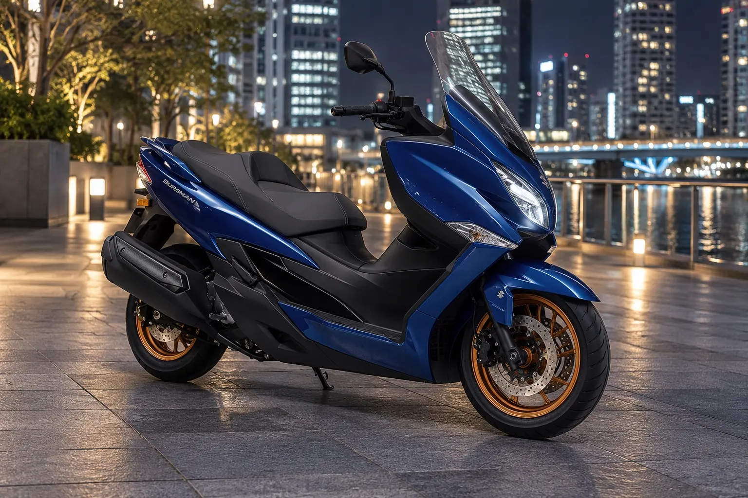 スズキ バーグマン400を斜め前から見たカット。リフレクティブブルーの大きな車体、長いシート、前面のスクリーン、足もとの広いフロア