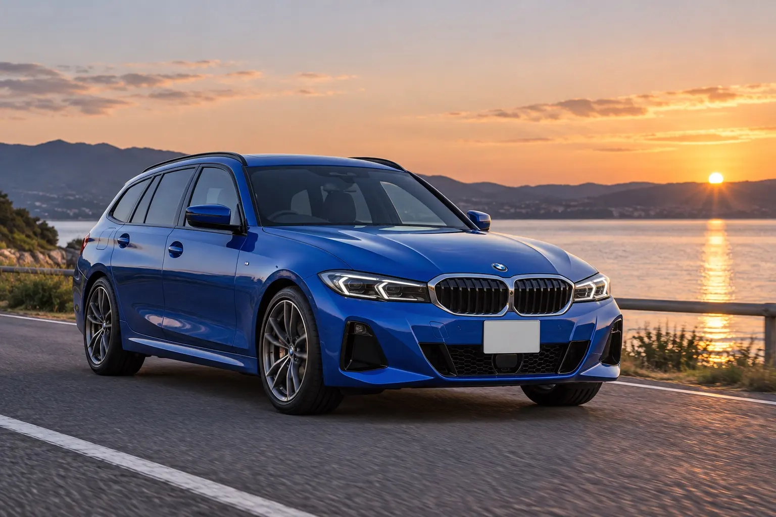 BMW 320i ツーリング M Sportを斜め前から見た実車イラスト。アークティック・レース・ブルーのボディ、縦長のキドニーグリル、細いLEDヘッドライト、Mスポーツの前バンパー。夕方の湖畔の道
