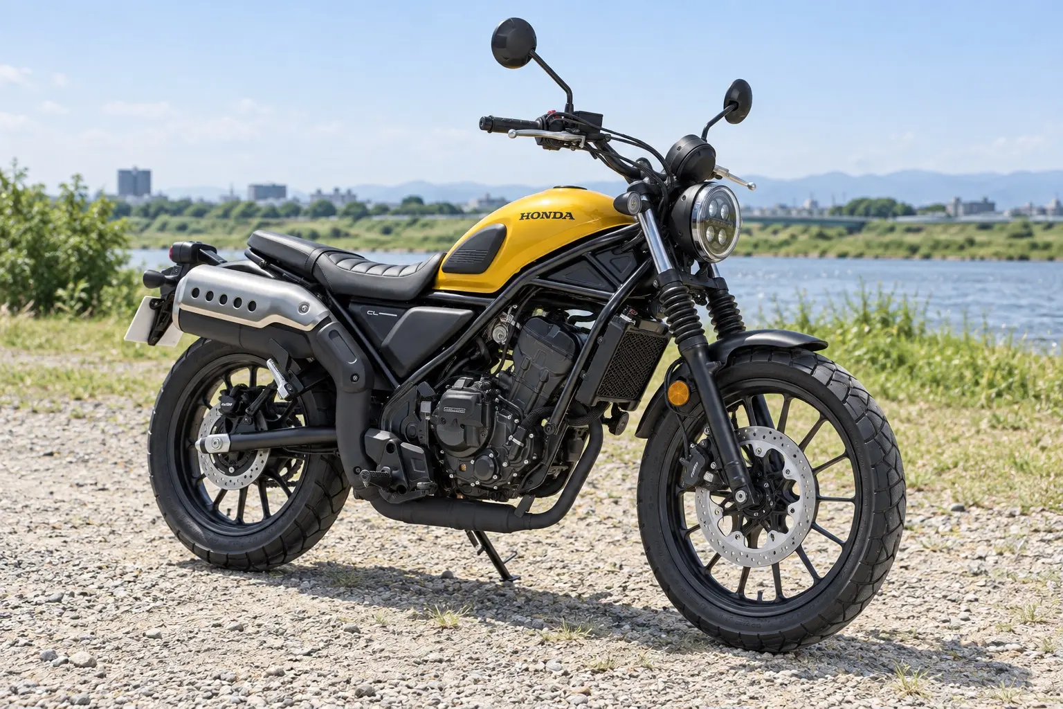 ホンダ CL250を斜め前から見たカット。黄色いタンク、丸いヘッドライト、アップハンドル、前19インチのホイール