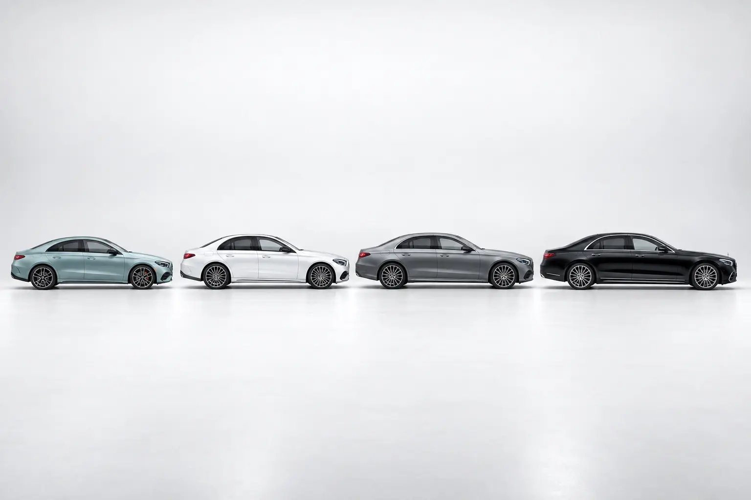 メルセデス・ベンツのセダン（CLA・Cクラス・Eクラス・Sクラス）を小さい順に並べたカット