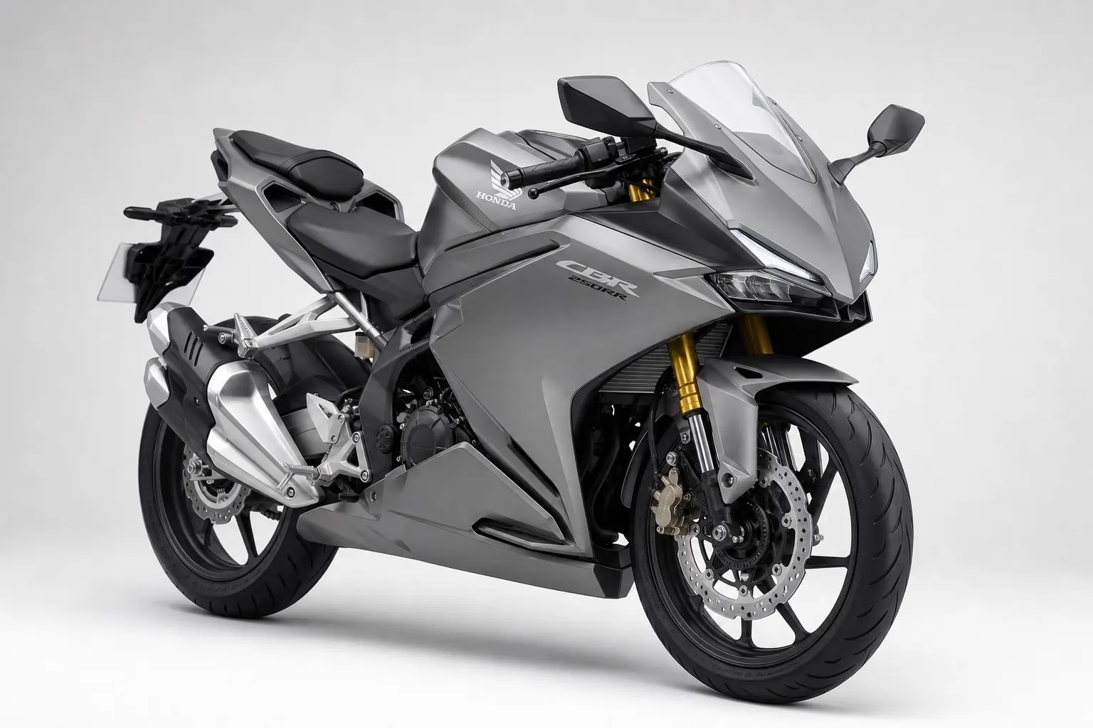 マットビュレットシルバーのホンダ CBR250RRを斜め前から捉えた外観カット。フルカウルのスーパースポーツで、金色の倒立フロントフォークが分かる