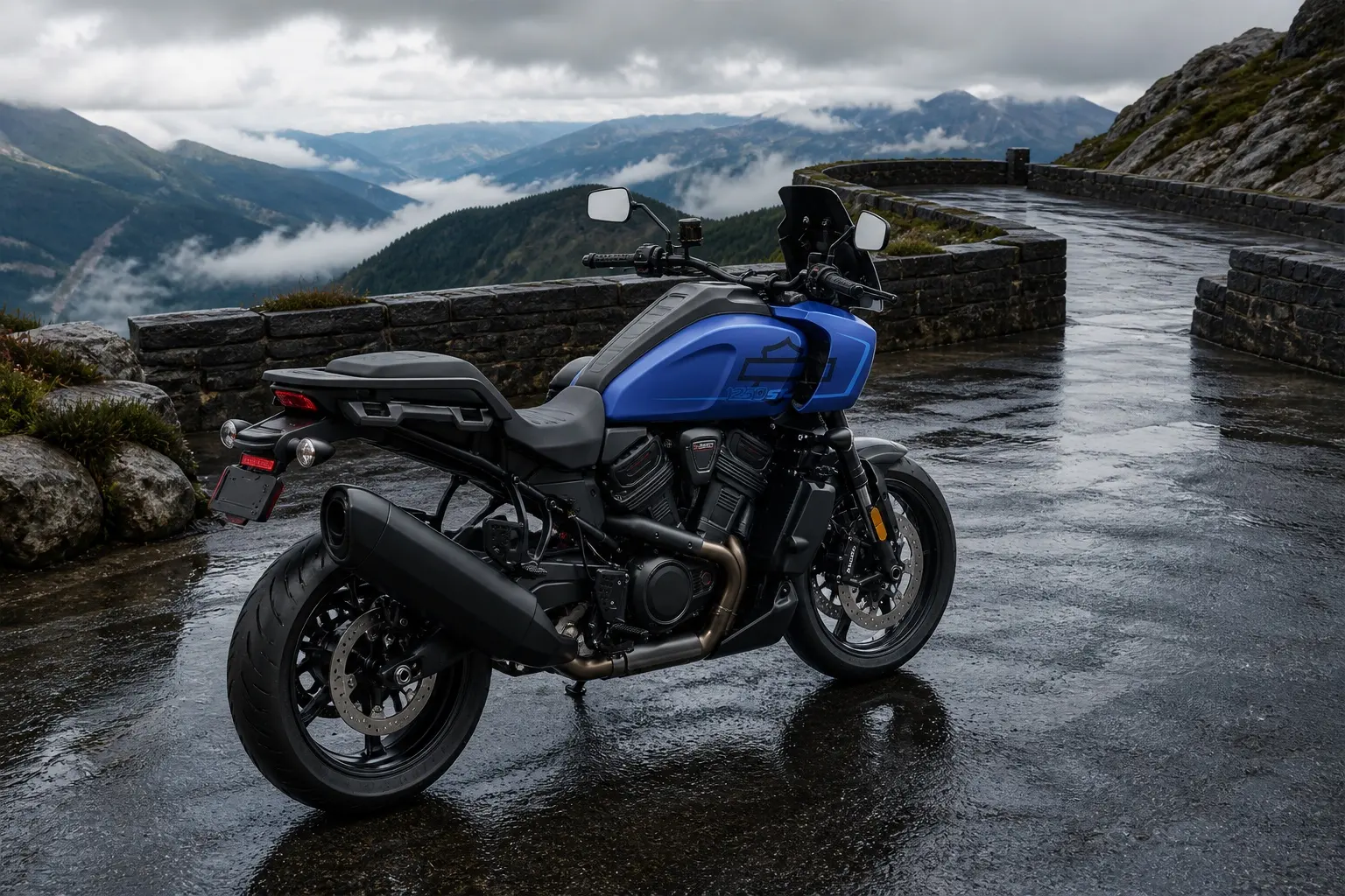 ハーレーダビッドソン パンアメリカ1250 STを横から捉えた外観カット。前後17インチのホイール、アップライトなハンドル、短いスクリーン、水冷Vツインエンジンが分かる
